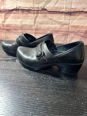 Dansko Tamara black leather clogs With buckle strap Black Leather Euro 37